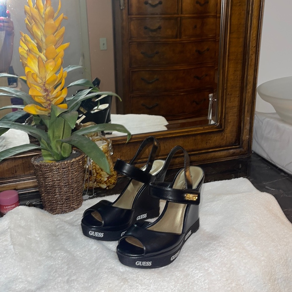 Guess Wages shoes